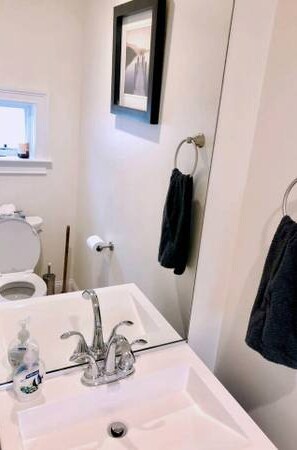 Building Photo - 9 Bradbury St