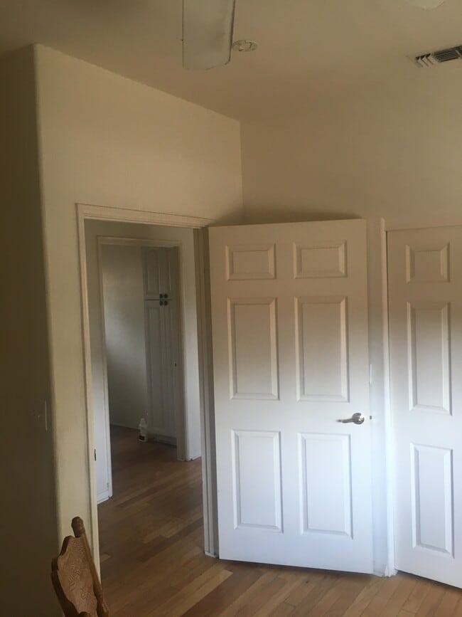 Building Photo - 8960 Camellia Ct