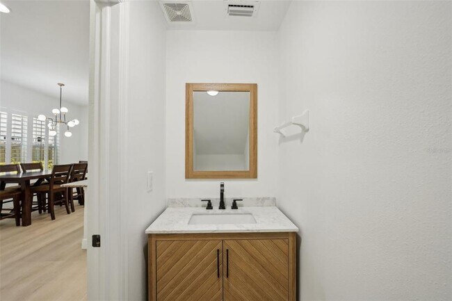 Building Photo - 307 S Arrawana Ave