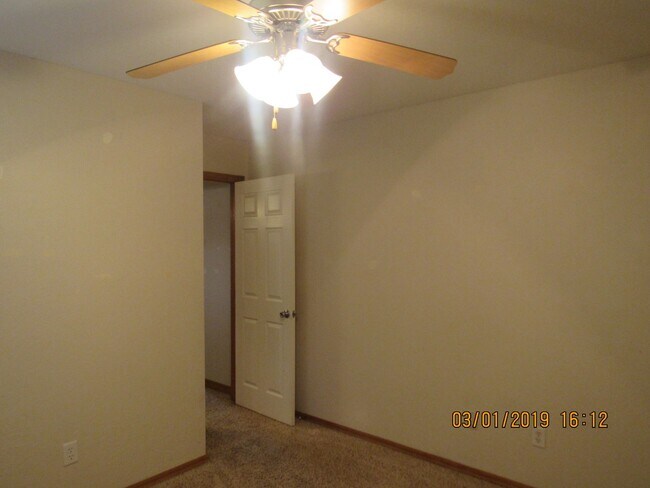 Building Photo - PET FRIENDLY WITH OWNER APPROVAL!!