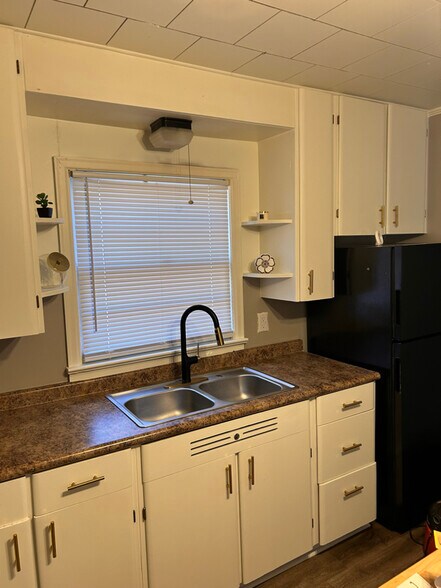 Building Photo - 524 W Strawn Ave