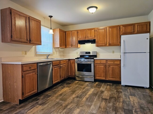 Building Photo - 88 Robinhill Dr