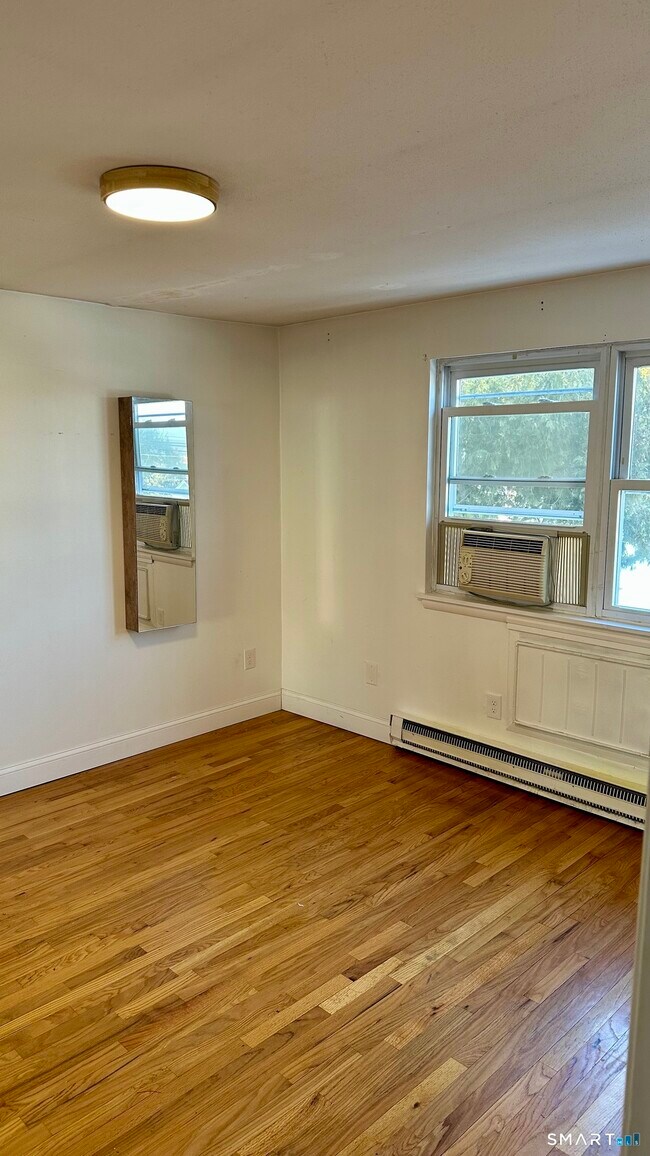 Building Photo - 293 Millville Ave