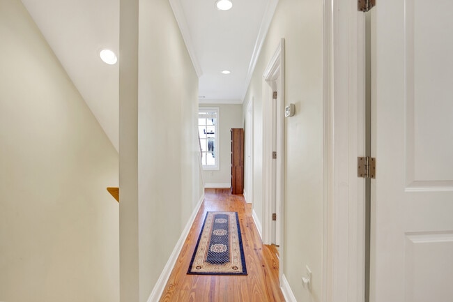 Building Photo - 407 E Hull St