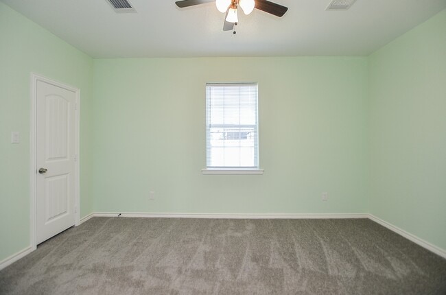 Building Photo - 239 Broadhurst
