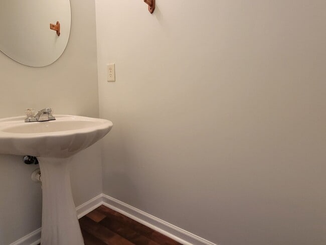 Building Photo - Experience modern living in this stunning two-story townhome! Awesome School District