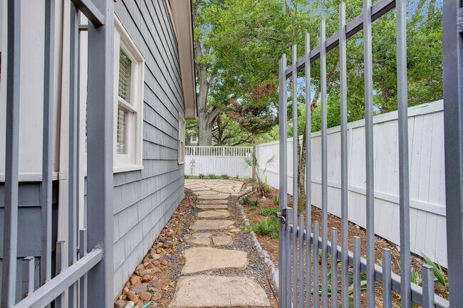 Building Photo - 2228 Addison Rd