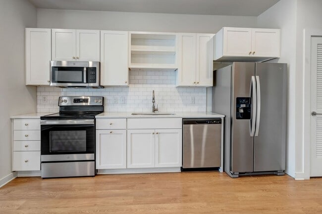 Building Photo - **Move-In Special - $500 off first month's rent**