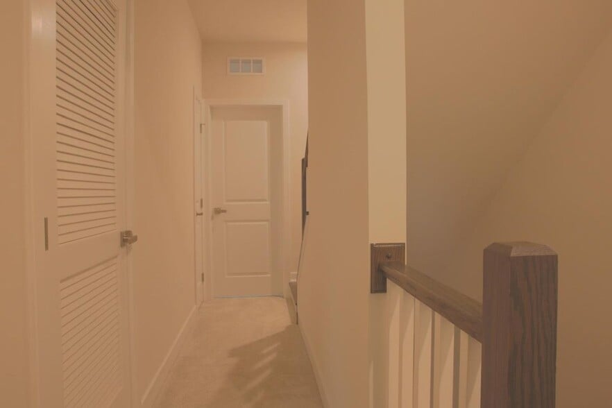 Building Photo - 2816 Devonshire Clfs Ter