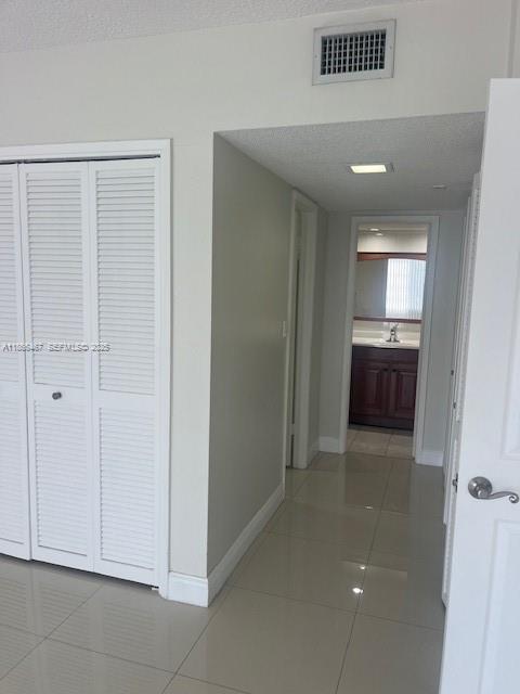 Building Photo - 3200 N Palm Aire Dr