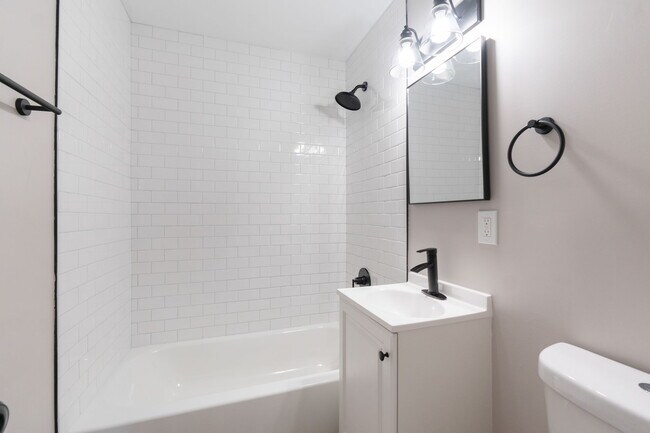 Building Photo - 957 Exeter Rd