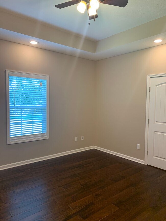 Building Photo - Modern comfort and privacy in the heart of...