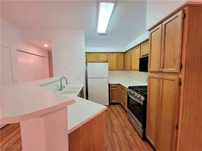 Building Photo - 5415 W Harmon Ave