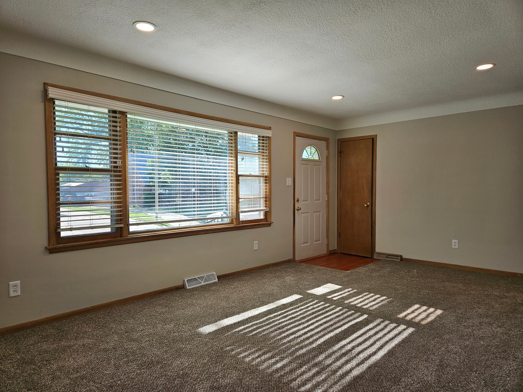 Living room - 413 SW Westlawn Dr