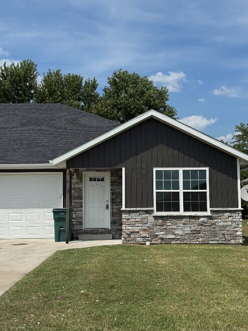 Building Photo - 919-921 W Stewart St