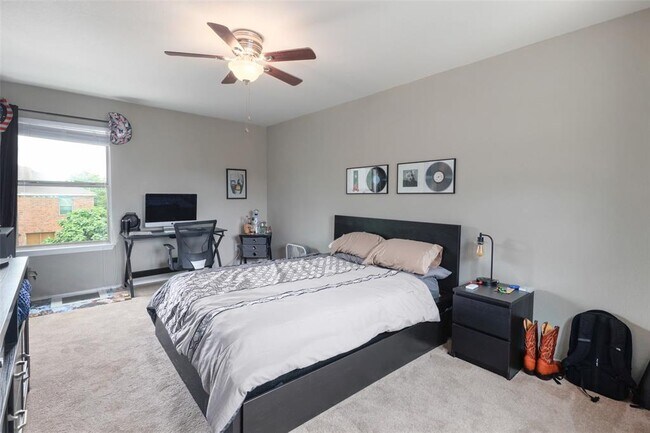 Building Photo - 5307 Viewpoint Dr