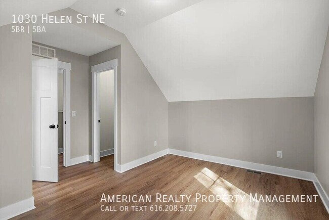 Building Photo - 1030 Helen St NE