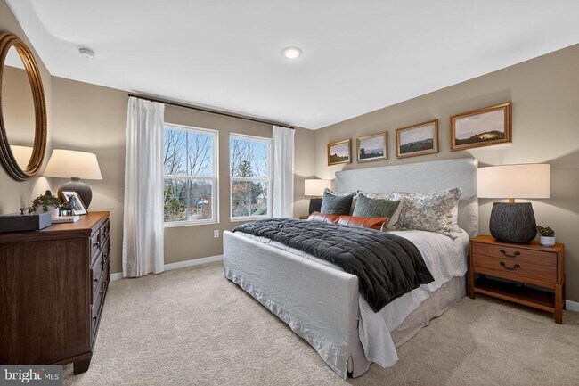 Building Photo - 44 Basswood St