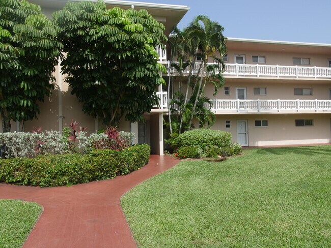 Building Photo - 2769 Garden Dr S