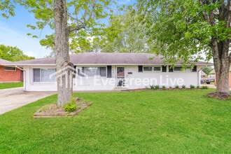 Building Photo - 5512 Shady Oak St