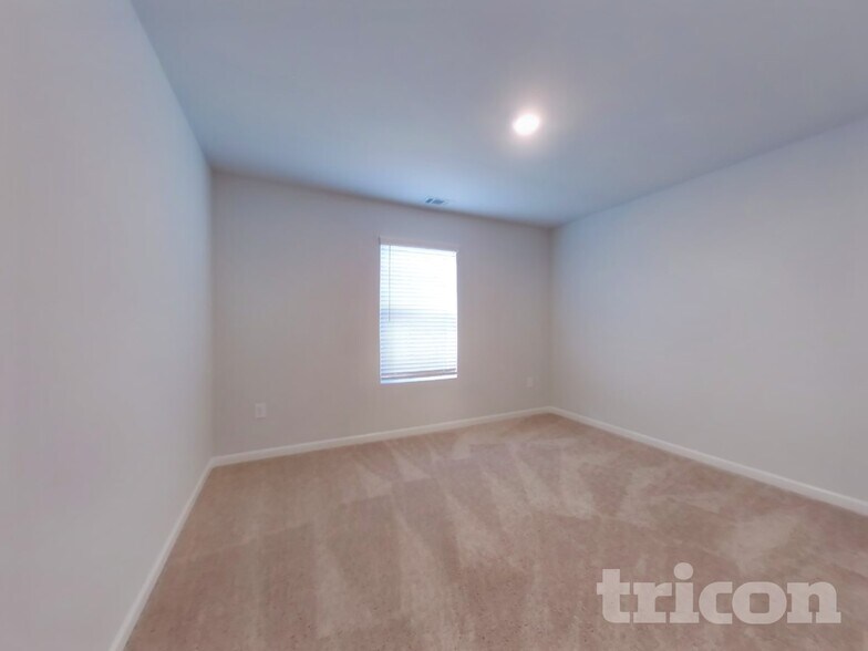 Building Photo - 561 Fairview Oak Pl