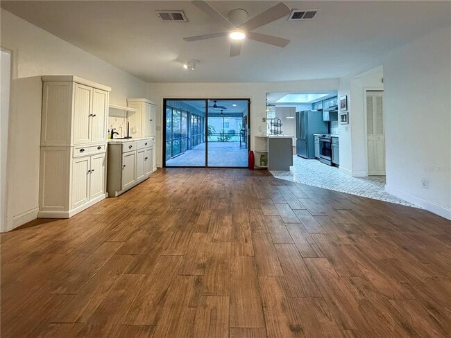 Building Photo - 6242 NW 105th Ave