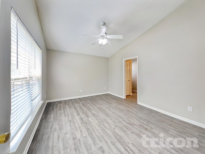 Building Photo - 115 Markham Dr