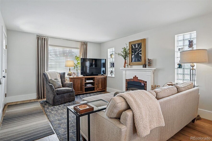 Living Room - 796 Ivanhoe St