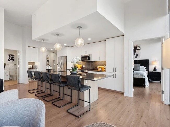 Building Photo - 1212 Demonbreun St