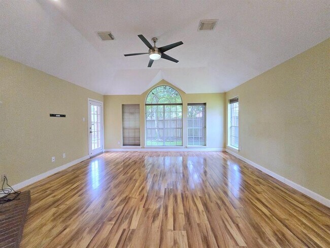 Building Photo - 5118 Rebel Ridge Dr