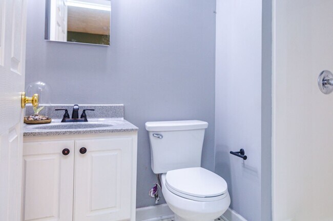 Building Photo - New Listing!
