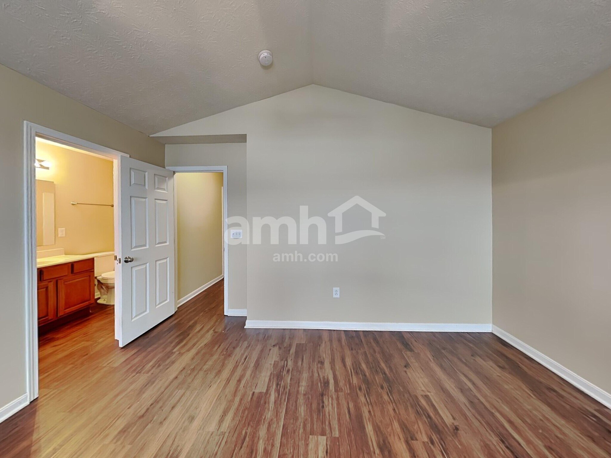 Building Photo - 355 Hennepin Dr