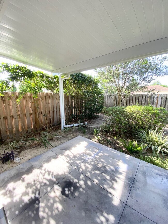 Building Photo - 3300 SW 26th St