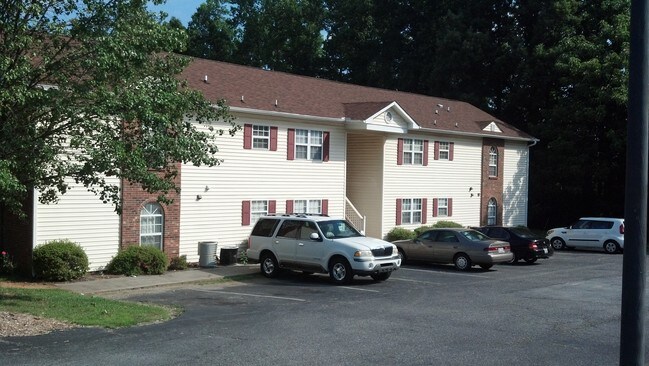 Building Photo - 2916 Creekview Ct
