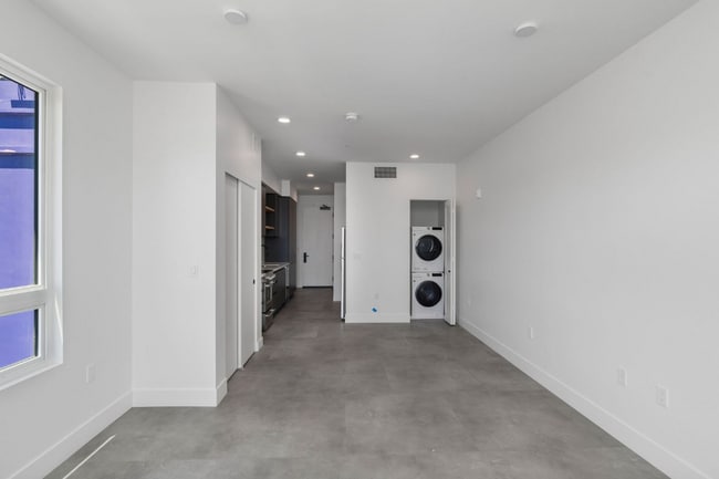 Building Photo - 3450 W 43rd St