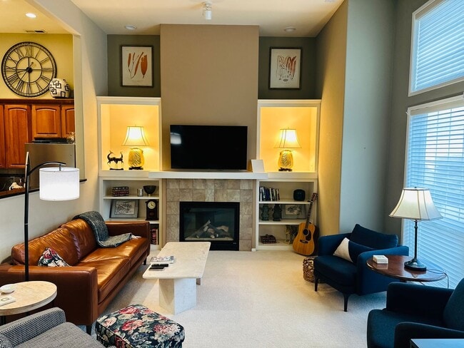 Building Photo - Charming Condo In the Center of Vancouver