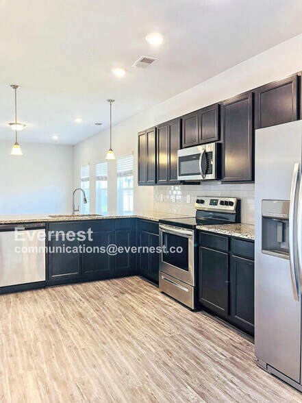 Primary Photo - 2217 Silverton Dr