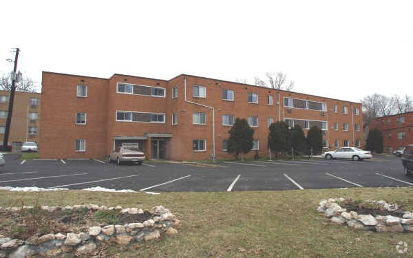 Building Photo - The Executive in Gaithersburg