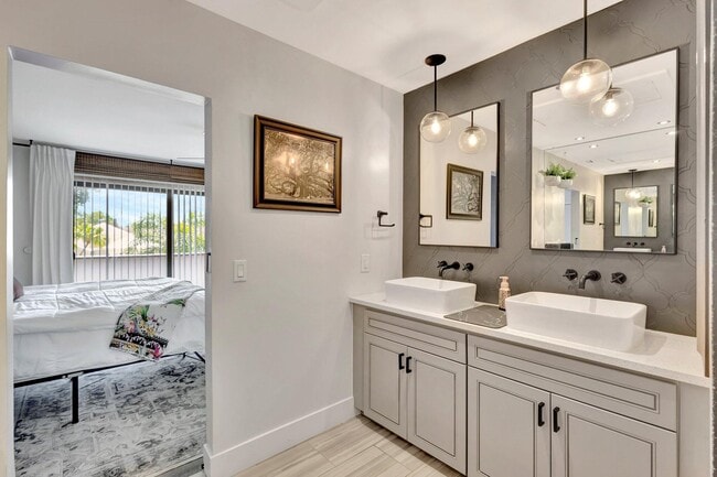 Building Photo - 13400 Bedford Mews Ct