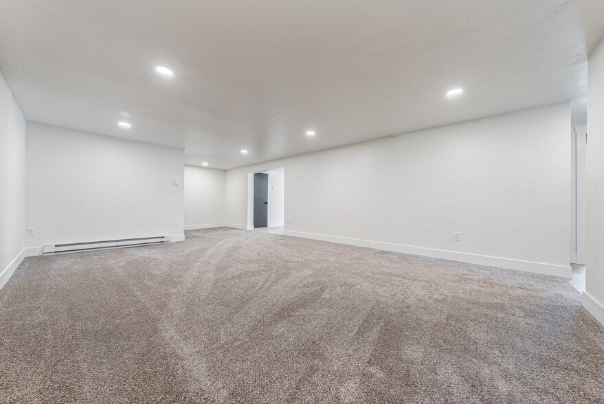 Building Photo - 1000 W McKinley Ave