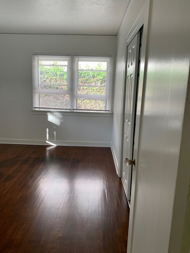 Building Photo - Charming Santa Paula Home