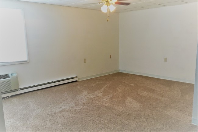Building Photo - Camelot Apartments
