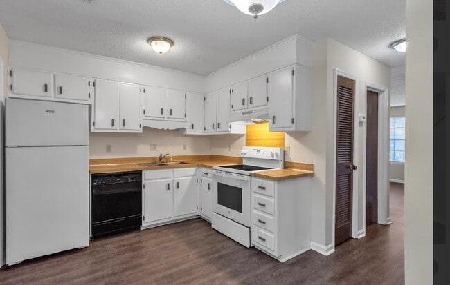 Building Photo - 102 Kimeran Ln