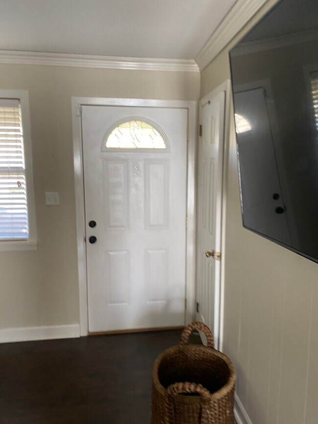 Building Photo - Contact Peggy 501 676 1758