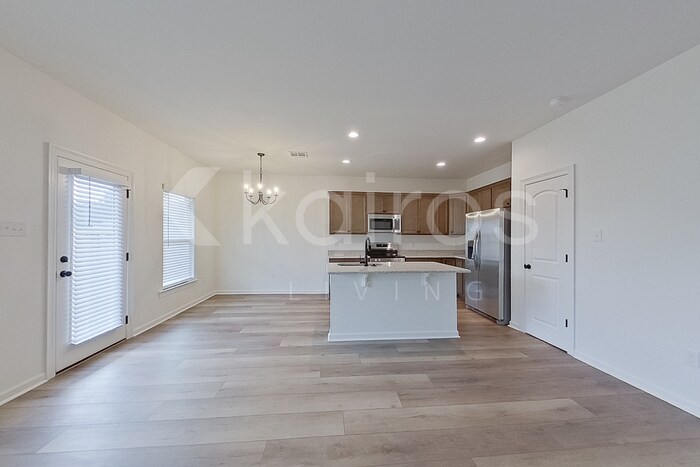 Building Photo - 118 Rainfall Ln