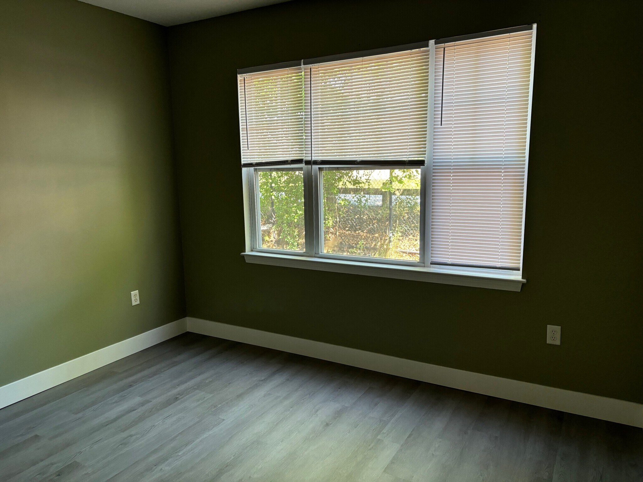Primary bedroom - 96 Mill St