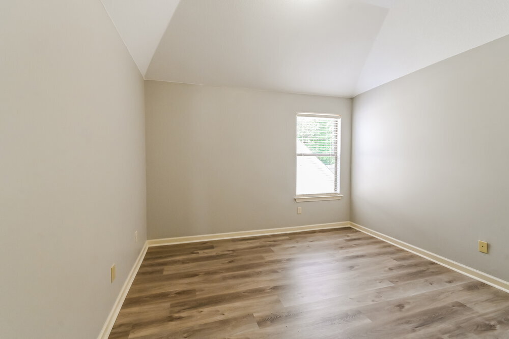 Building Photo - 305 Garden Springs Dr