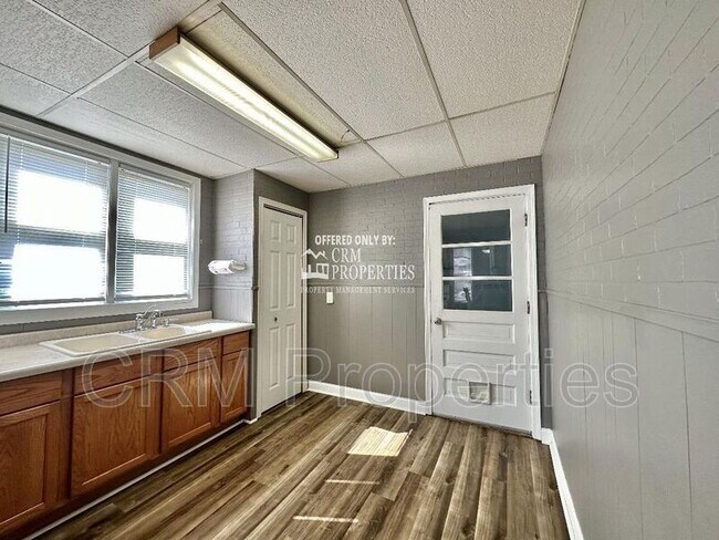 Building Photo - 1115 S Jay St