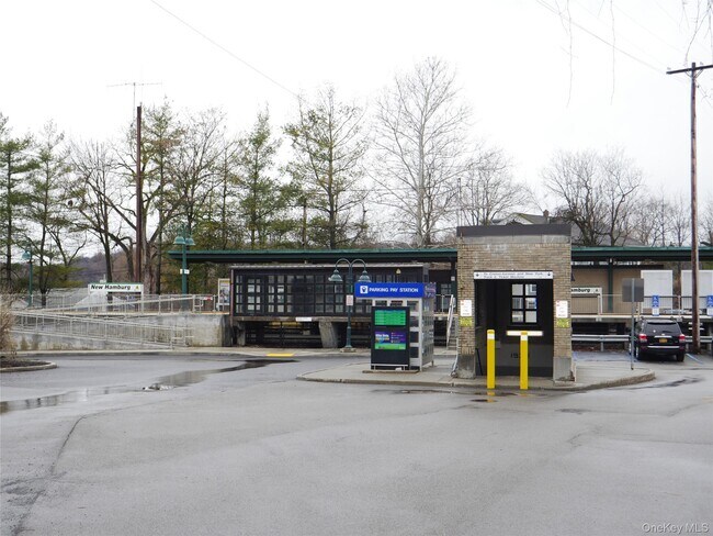 Building Photo - 19 Main St