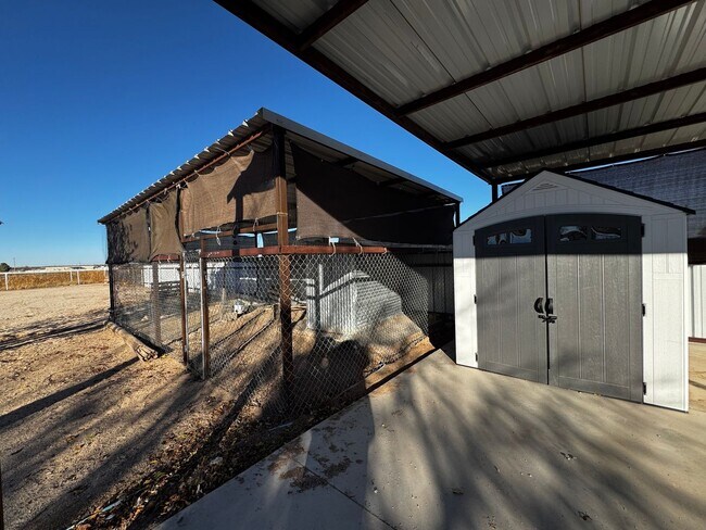 Building Photo - Spacious Four Bedroom Home - Pet Friendly and Horses Allowed!